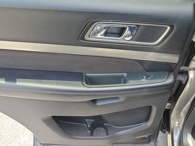 Certified 2018 Ford Explorer XLT w/ Equipment Group 202A FWD image 11