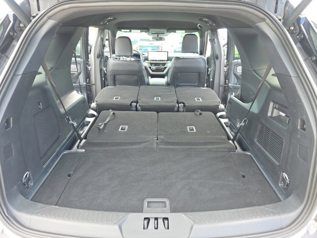 Certified 2025 Ford Explorer ST-Line w/ ST-Line Street Pack AWD/4WD image 9