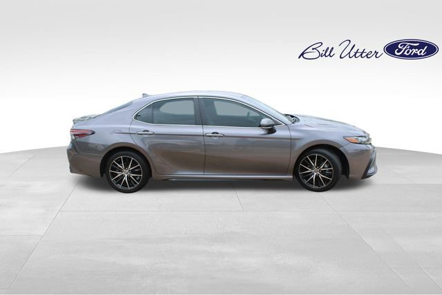 Used 2023 Toyota Camry SE FWD image 4
