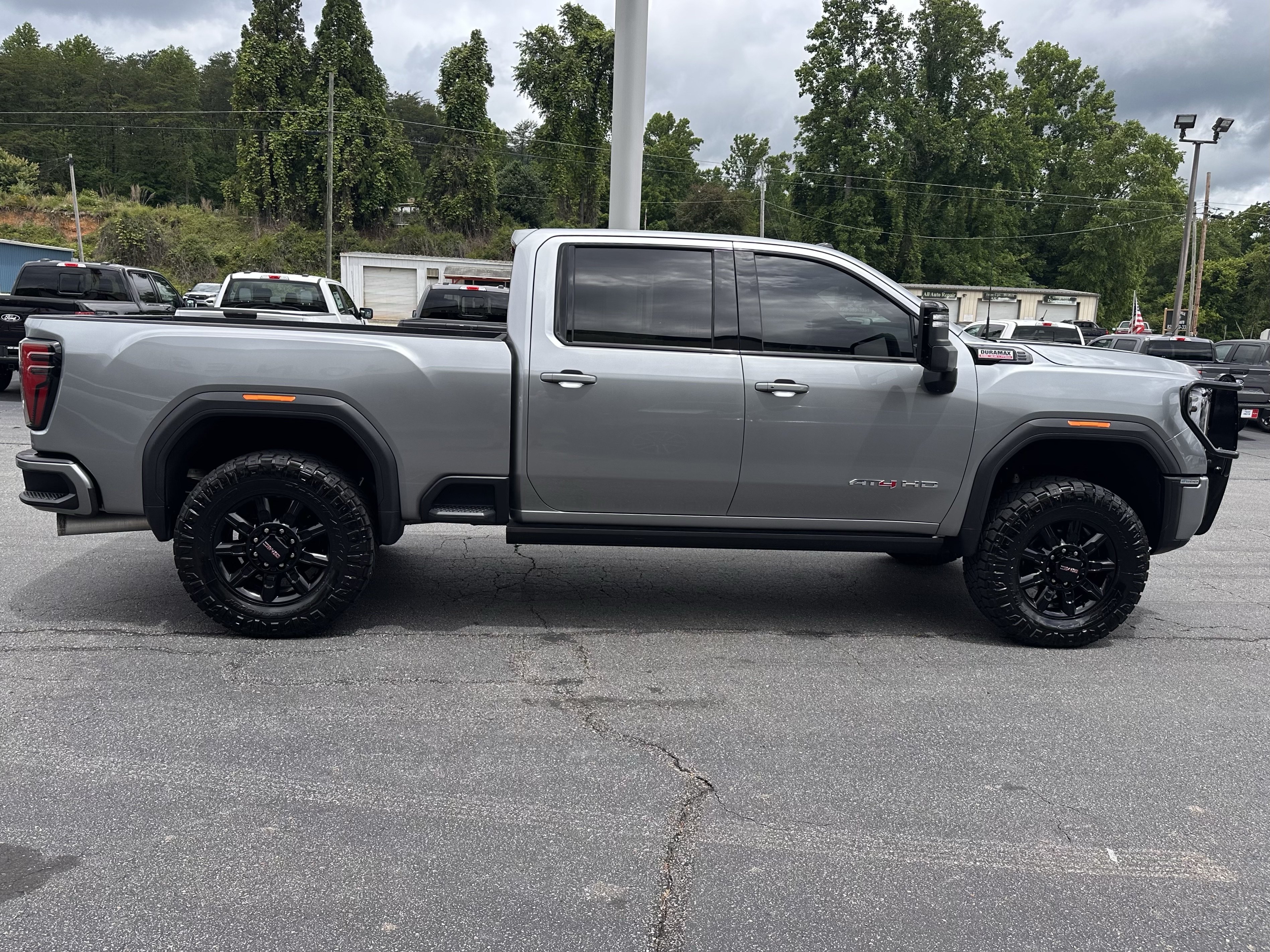 Used 2024 GMC Sierra 2500 AT4 w/ AT4 Premium Plus Package AWD/4WD image 5