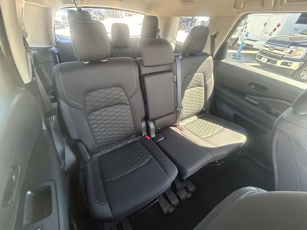 Used 2025 Nissan Pathfinder SV image 26