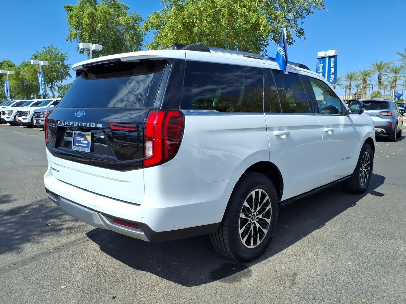 Certified 2025 Ford Expedition Platinum AWD/4WD image 4
