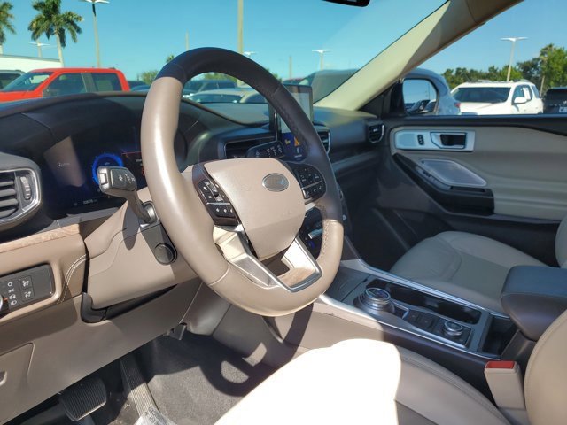 Certified 2020 Ford Explorer Platinum w/ Premium Technology Package image 24