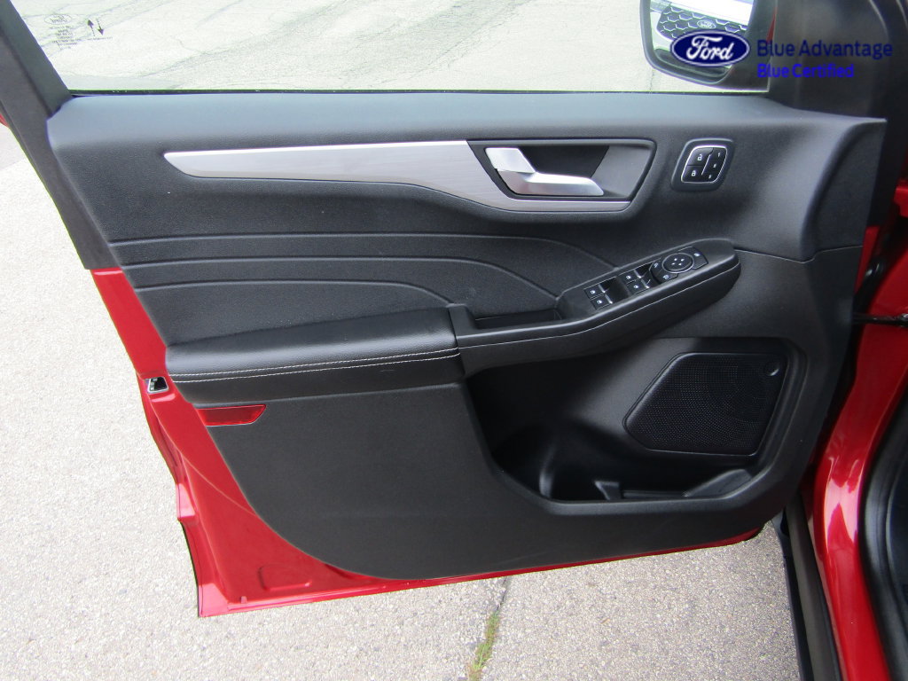 Certified 2023 Ford Escape Platinum AWD/4WD image 16
