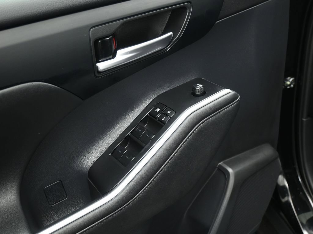 Used 2023 Toyota Highlander XLE image 9