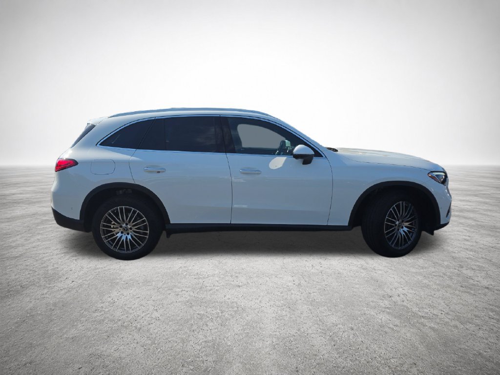 Used 2025 Mercedes-Benz GLC 300 4MATIC image 8