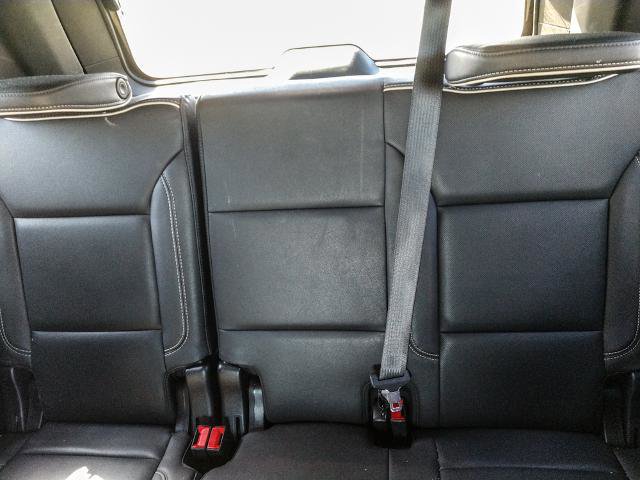 Used 2023 GMC Yukon SLT w/ SLT Luxury Package image 16