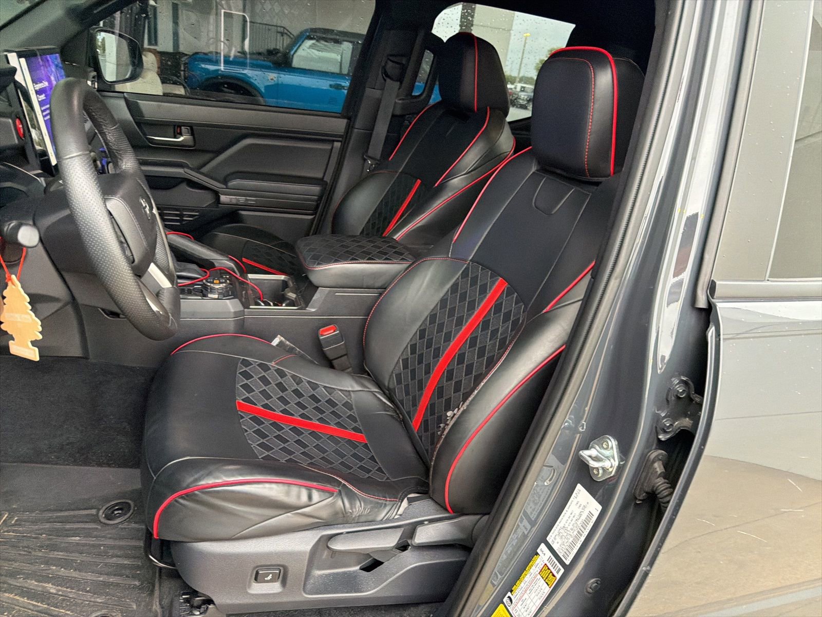 Used 2025 Toyota Tacoma TRD Off-Road image 19