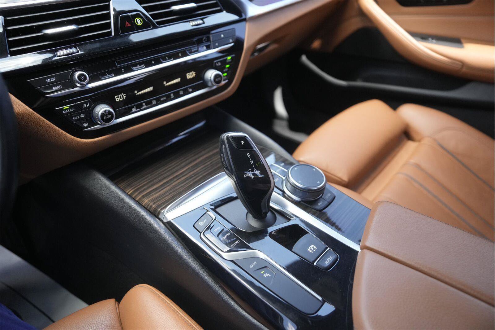 Used 2019 BMW 530e xDrive AWD/4WD image 28