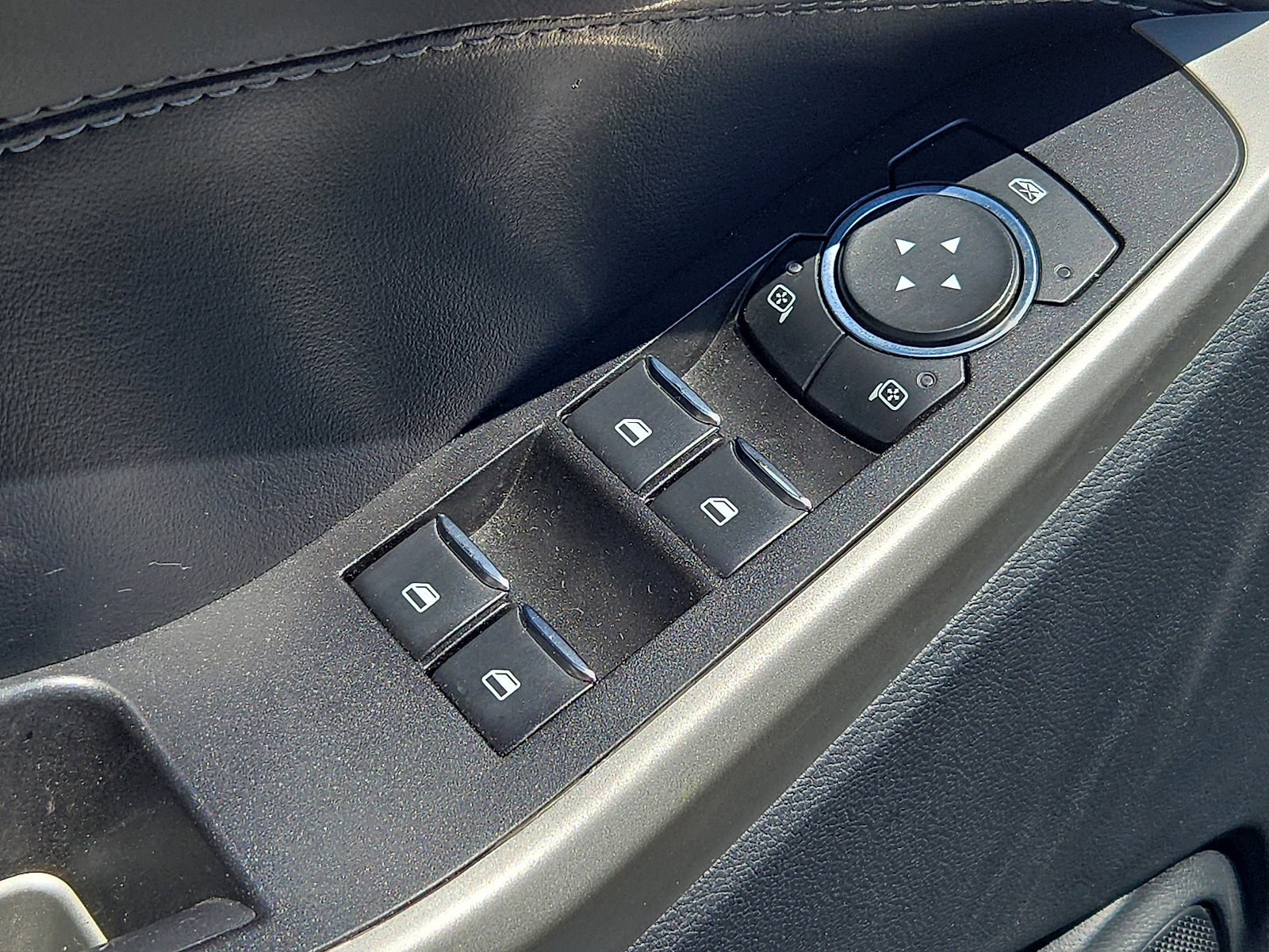 Certified 2022 Ford Explorer XLT w/ Equipment Group 202A image 10