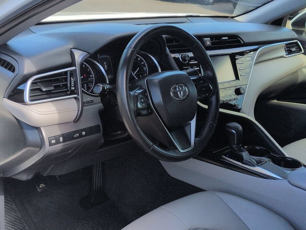 Used 2018 Toyota Camry SE FWD image 11