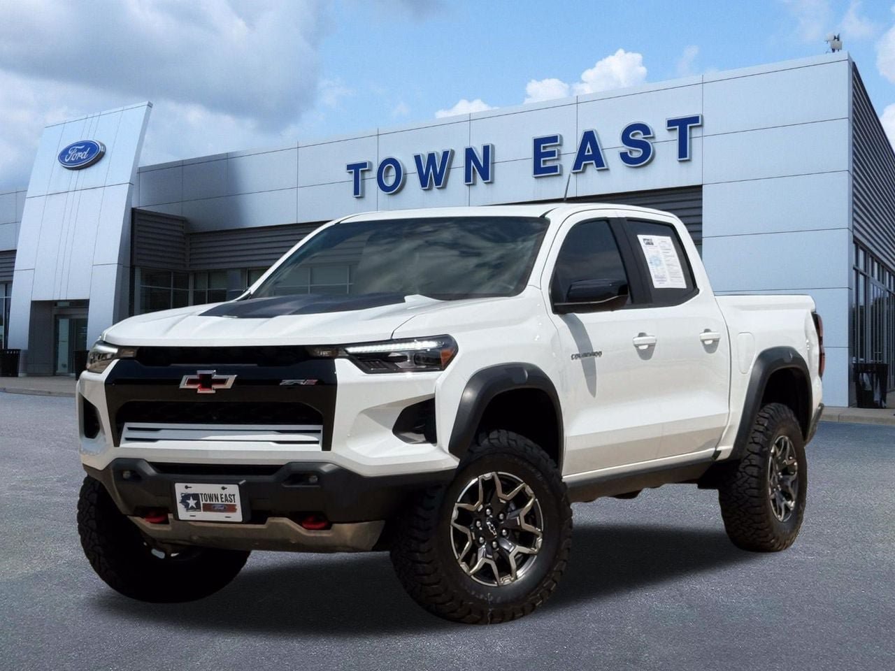 Used 2024 Chevrolet Colorado ZR2 w/ Technology Package
