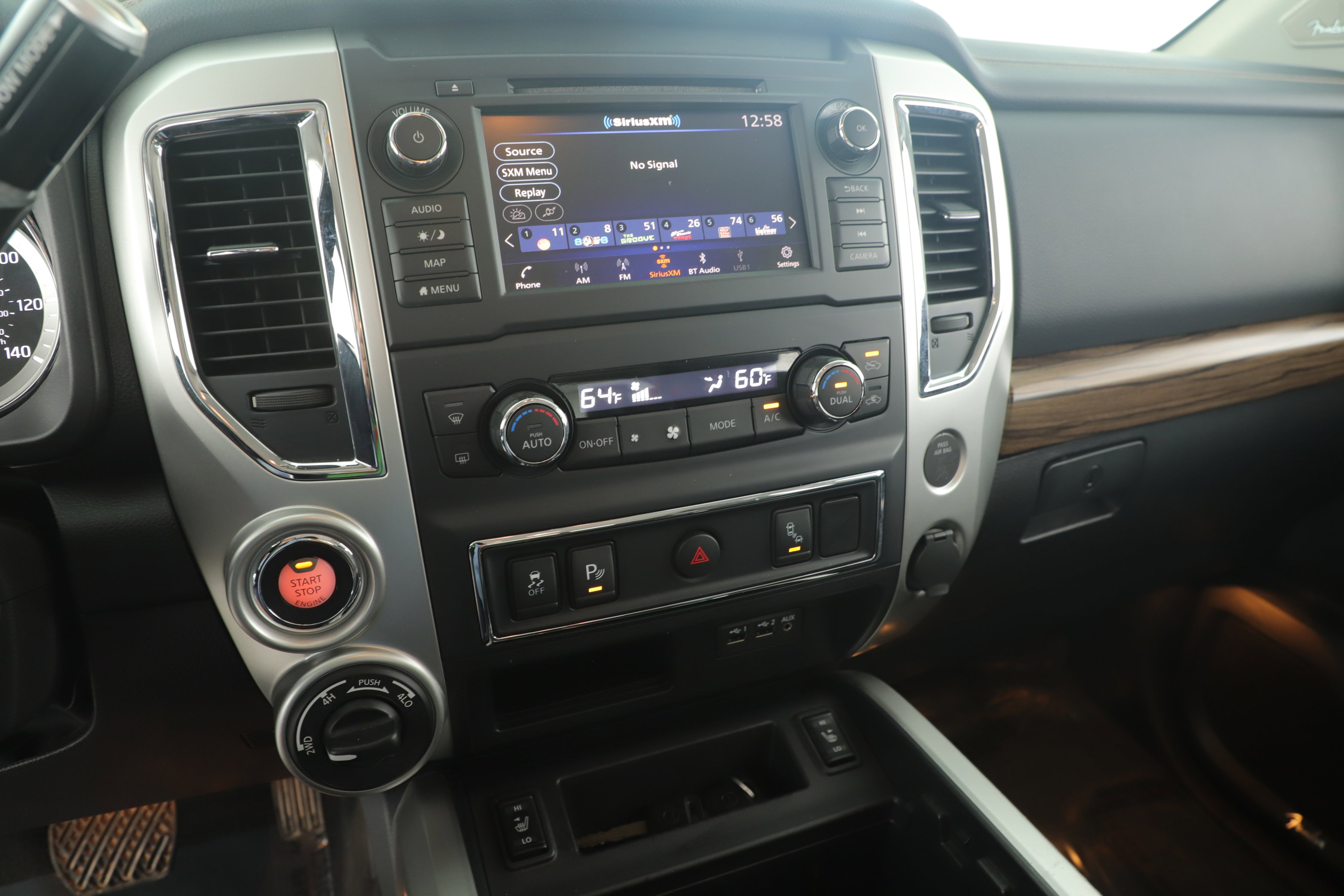 Used 2019 Nissan Titan SL image 14