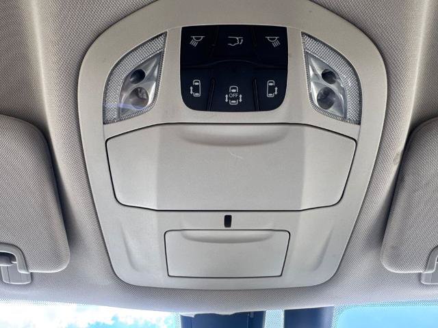 Used 2020 Chrysler Pacifica Touring-L FWD image 27