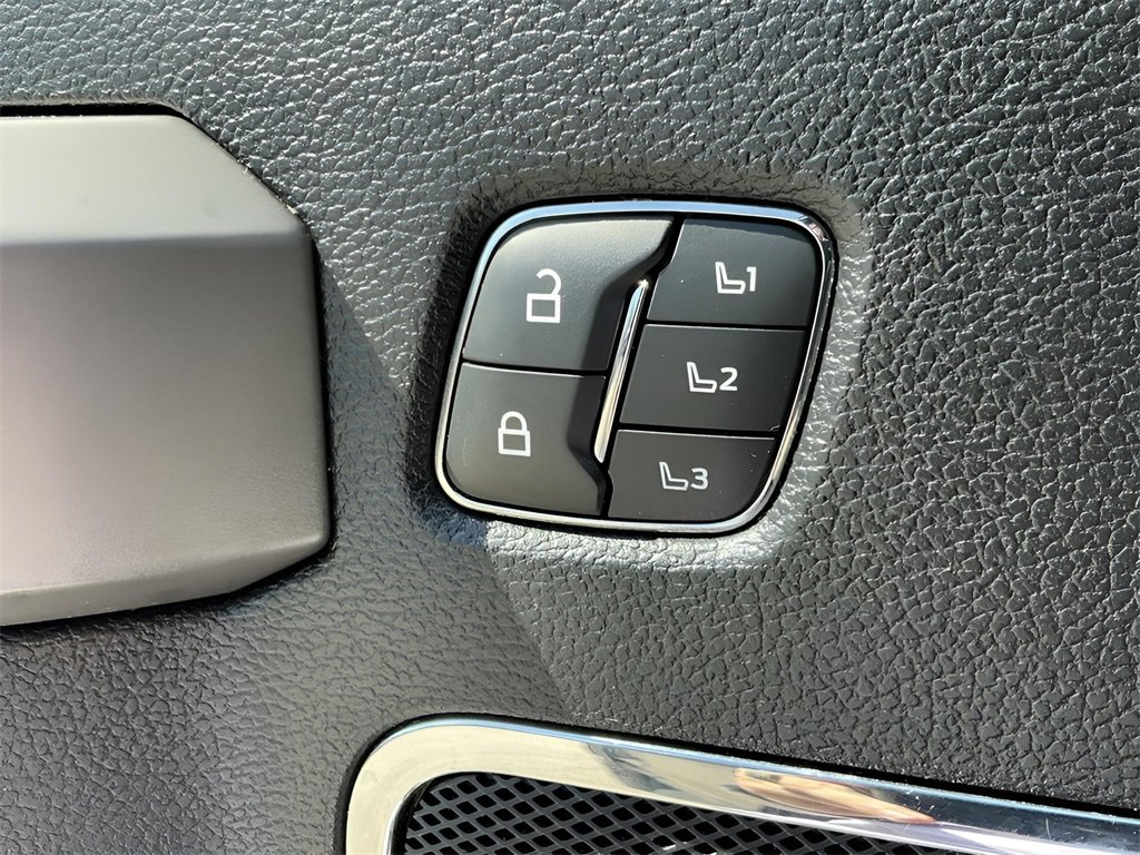 Certified 2021 Ford F350 Platinum w/ Tremor Off-Road Package image 32