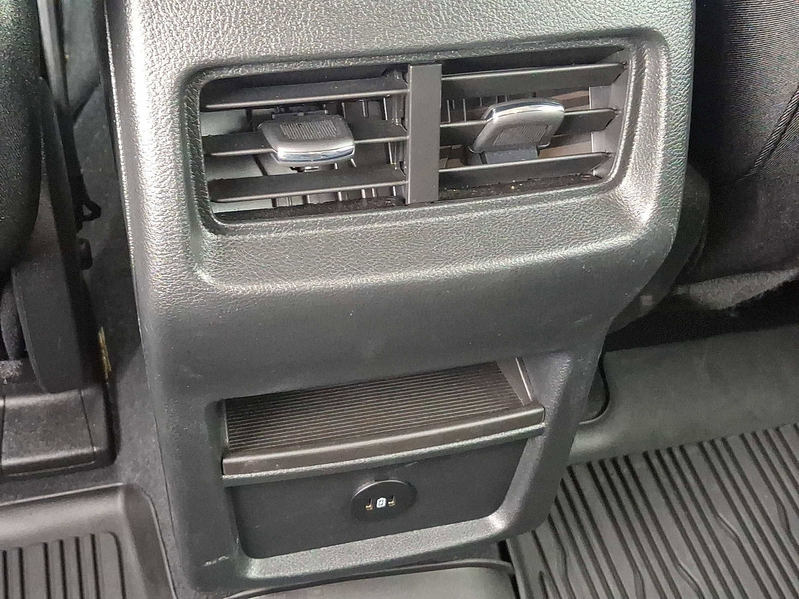 Certified 2024 Ford Edge SE image 11