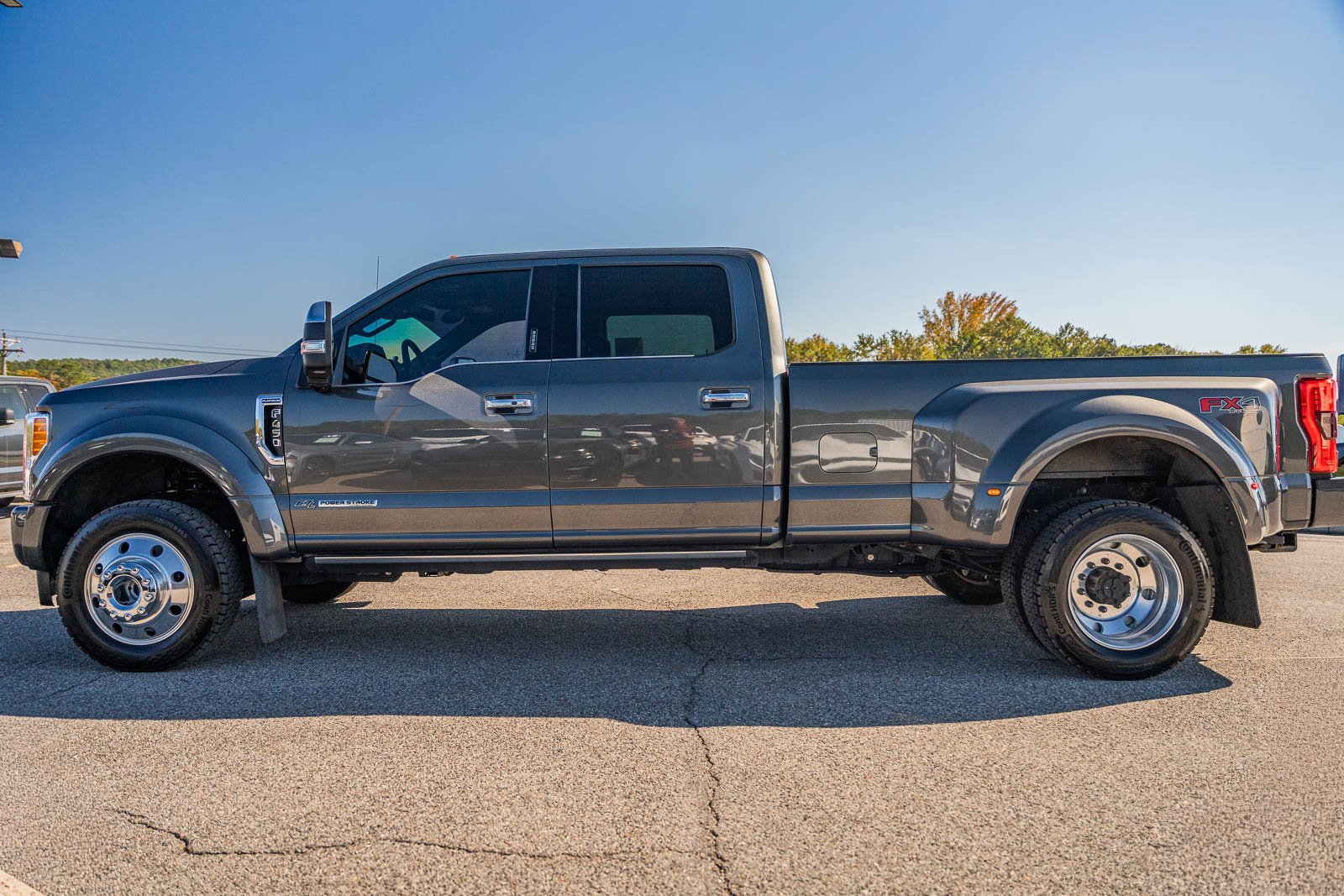 Certified 2019 Ford F450 Platinum w/ Platinum Ultimate Package image 2