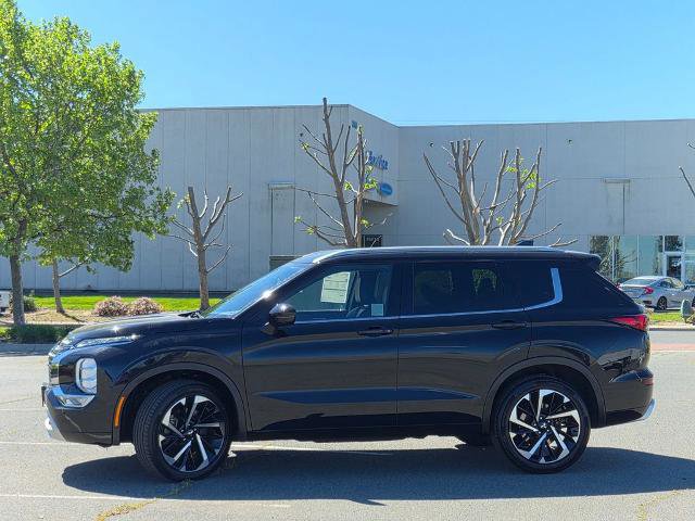 Used 2023 Mitsubishi Outlander SEL image 2