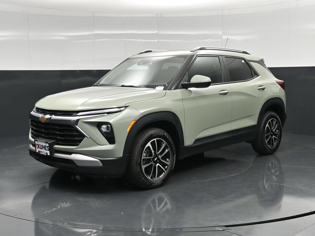 Used 2025 Chevrolet TrailBlazer LT AWD/4WD image 5