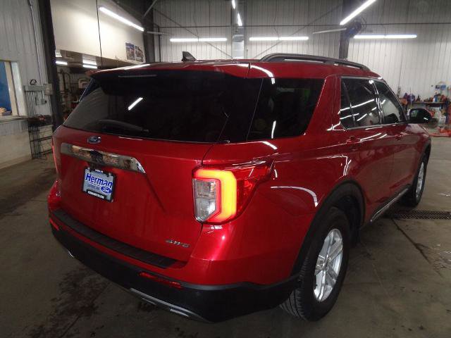 Certified 2022 Ford Explorer XLT w/ Equipment Group 202A image 5