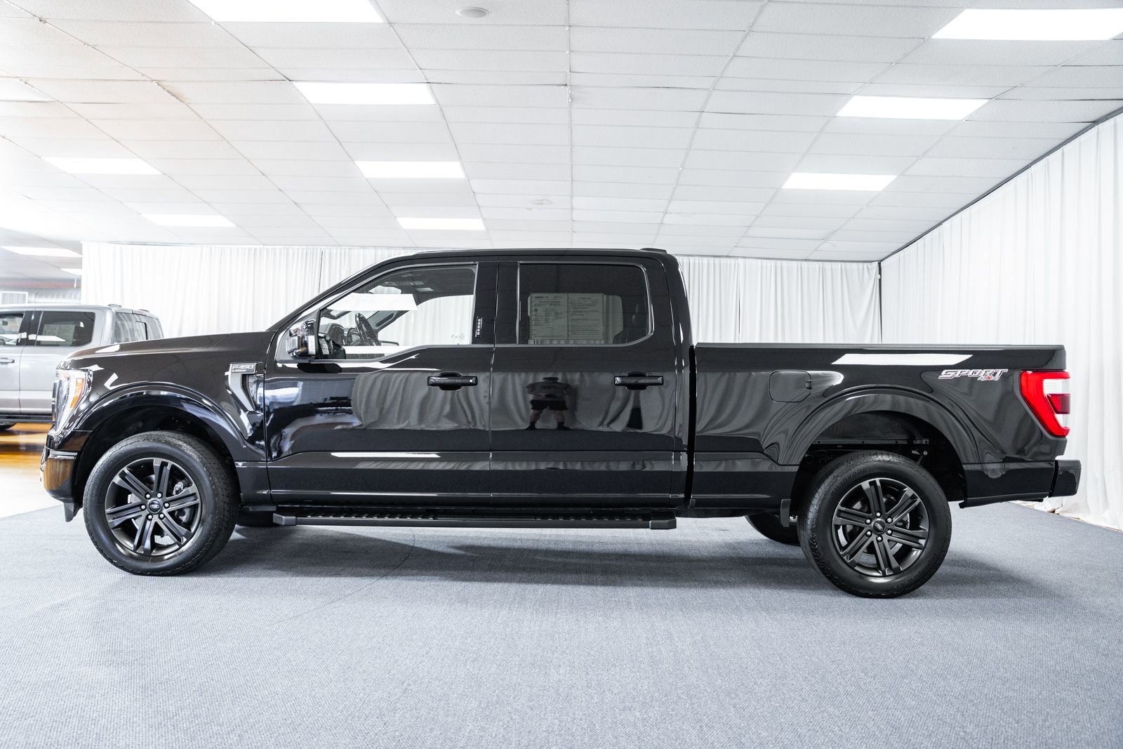 Certified 2022 Ford F150 Lariat w/ Equipment Group 502A High image 5