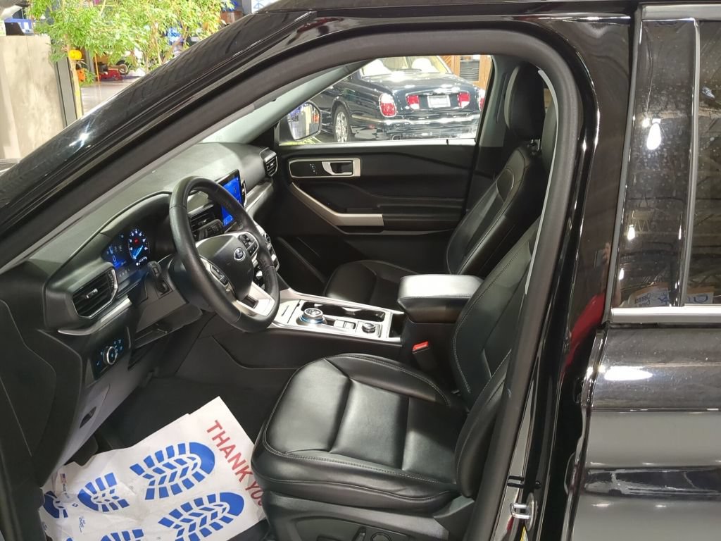 Certified 2023 Ford Explorer XLT w/ Equipment Group 202A AWD/4WD image 18