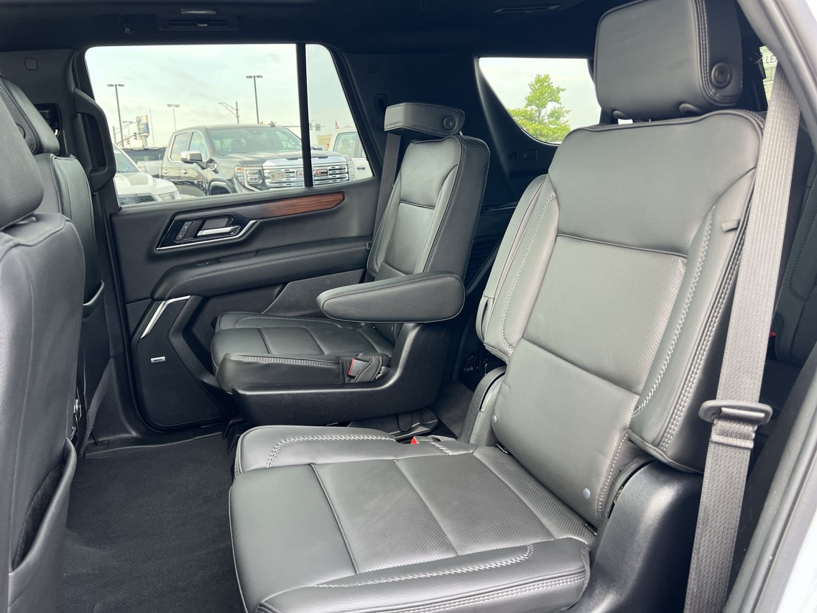 Used 2026 GMC Yukon Denali w/ Sun & Power Step Package AWD/4WD image 25