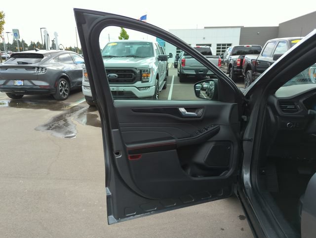 Certified 2025 Ford Escape ST-Line AWD/4WD image 25