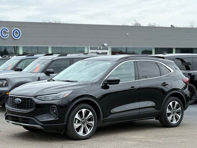 Certified 2025 Ford Escape Platinum AWD/4WD image 31