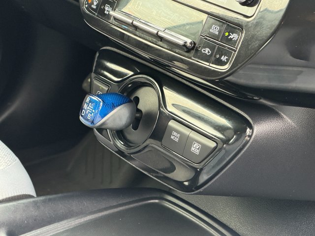 Used 2022 Toyota Prius LE FWD image 33