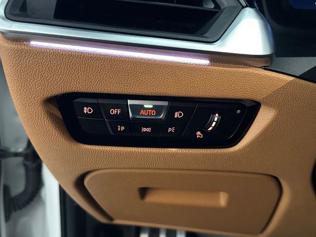 Used 2021 BMW 330i Sedan w/ M Sport Package image 19