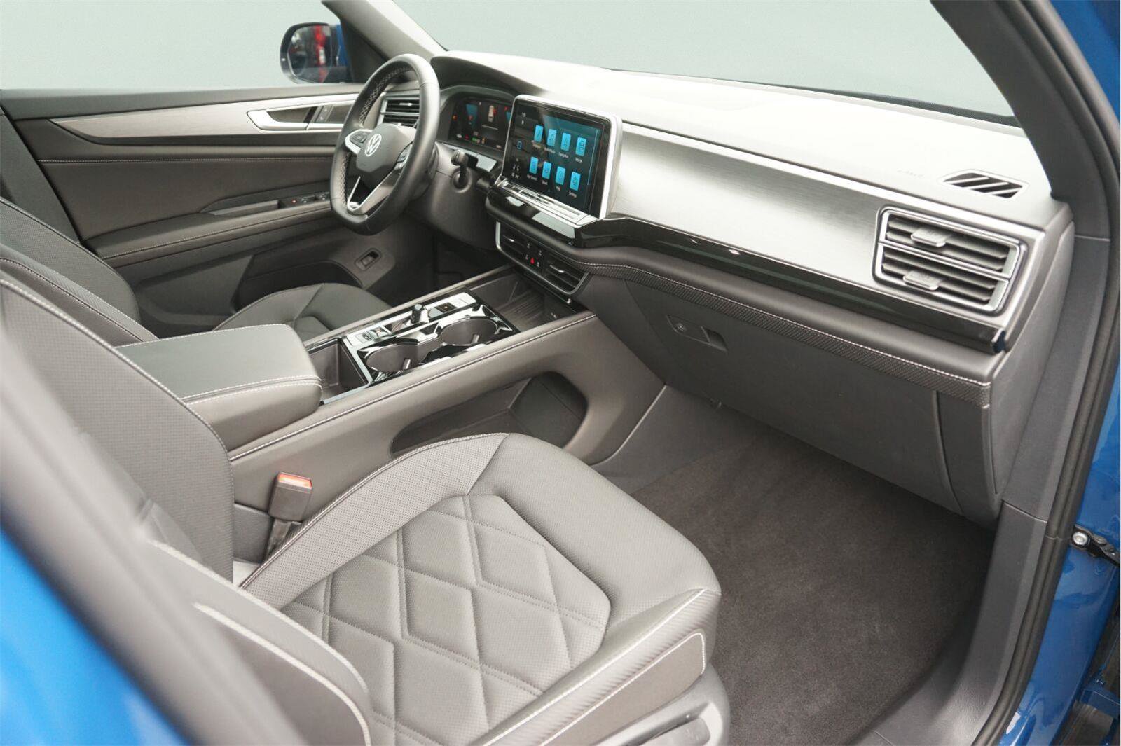 Used 2025 Volkswagen Atlas Cross Sport SE FWD image 18