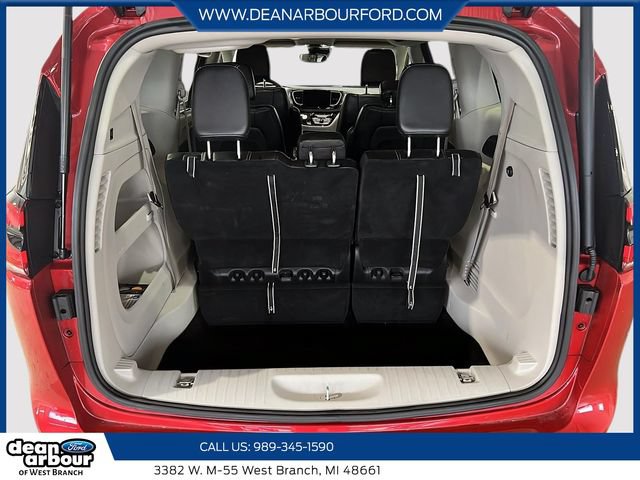 Used 2024 Chrysler Pacifica Touring-L FWD image 6