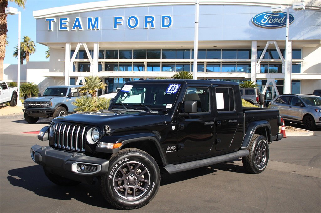 Used 2023 Jeep Gladiator Overland w/ Popular Equipment Package image 2