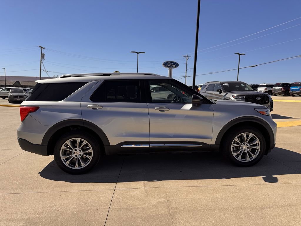Certified 2022 Ford Explorer Limited w/ Equipment Group 301A image 3