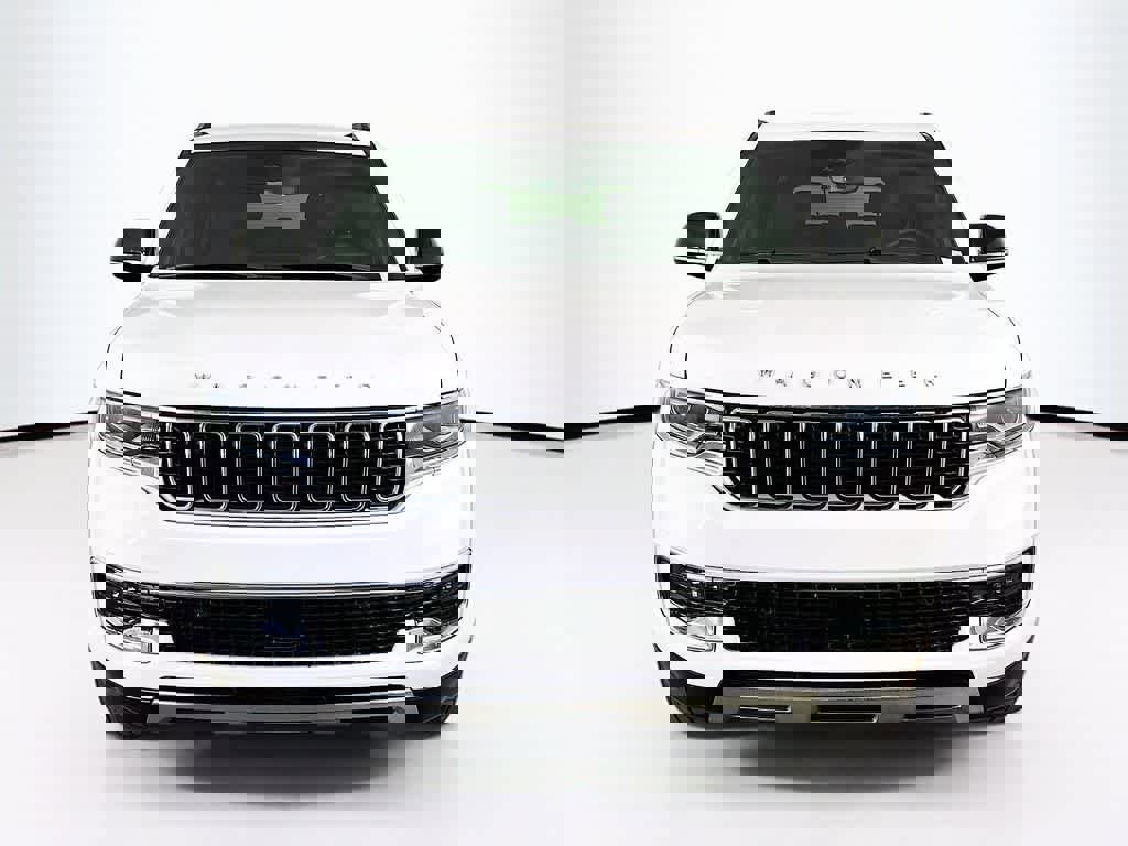 Used 2023 Jeep Wagoneer Series III w/ Preferred Equipment Group image 8