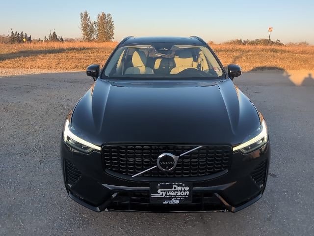 Used 2023 Volvo XC60 B5 Plus image 10
