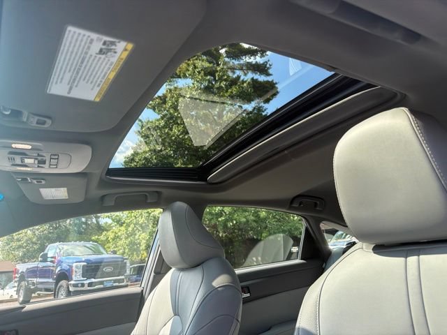 Used 2022 Toyota Avalon XLE w/ Moonroof Package FWD image 29