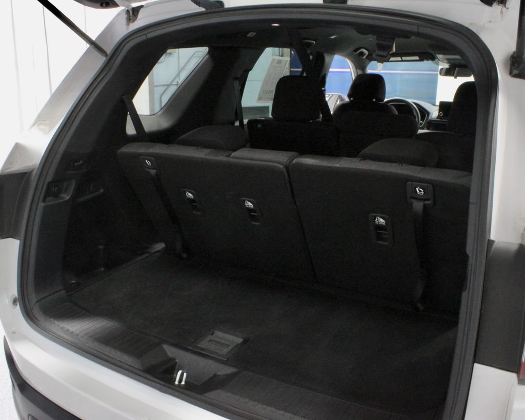 Used 2025 Honda Pilot Sport image 14