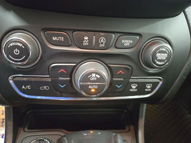 Used 2021 Jeep Cherokee Trailhawk w/ Trailer Tow Group AWD/4WD image 20