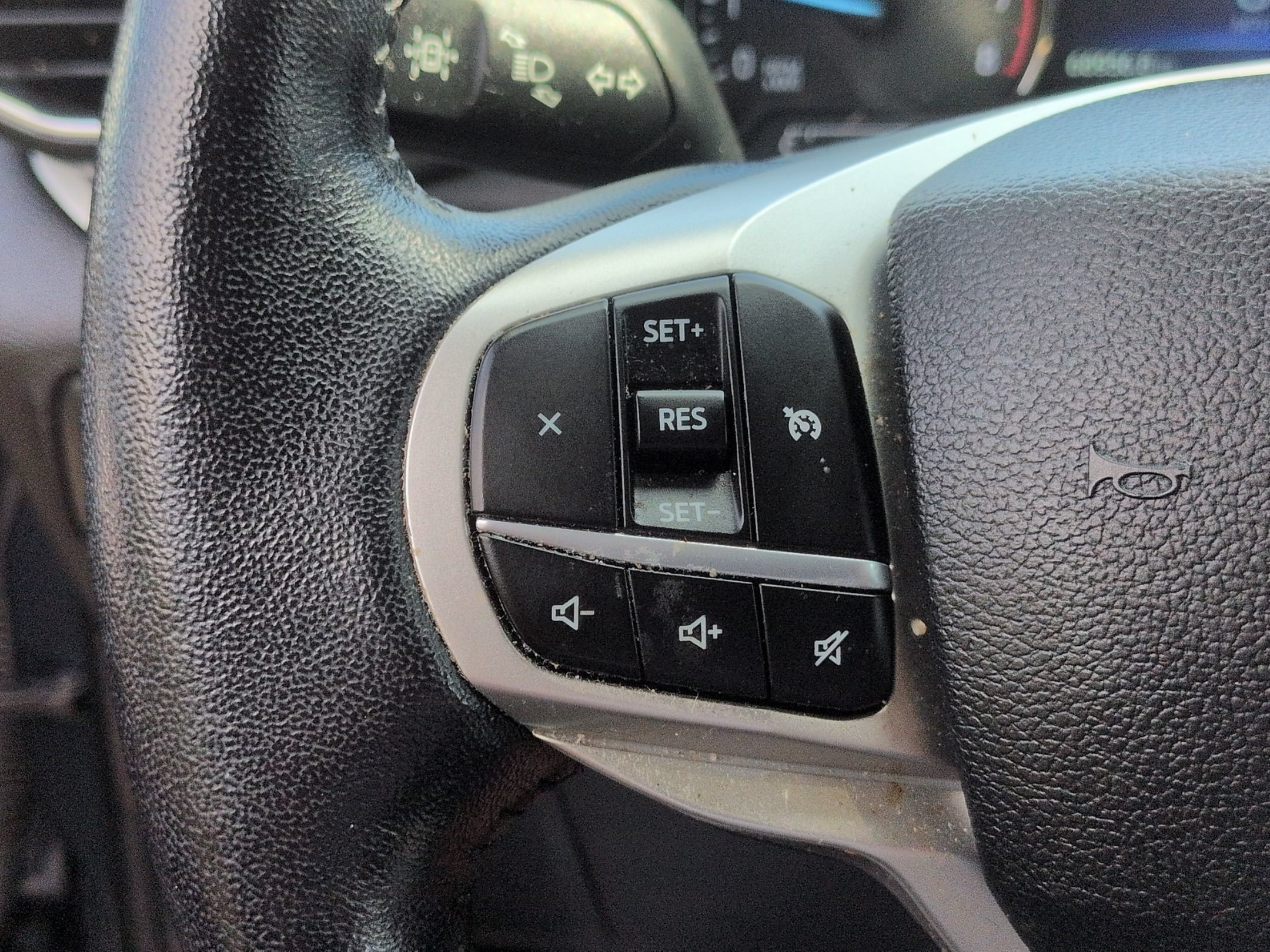 Certified 2022 Ford Explorer XLT w/ Equipment Group 202A RWD image 18