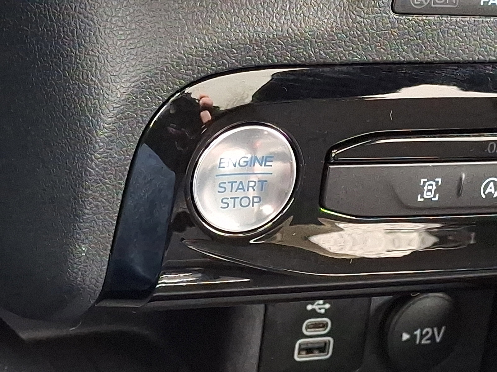 Certified 2024 Ford Escape ST-Line w/ Tech Pack #1 image 27