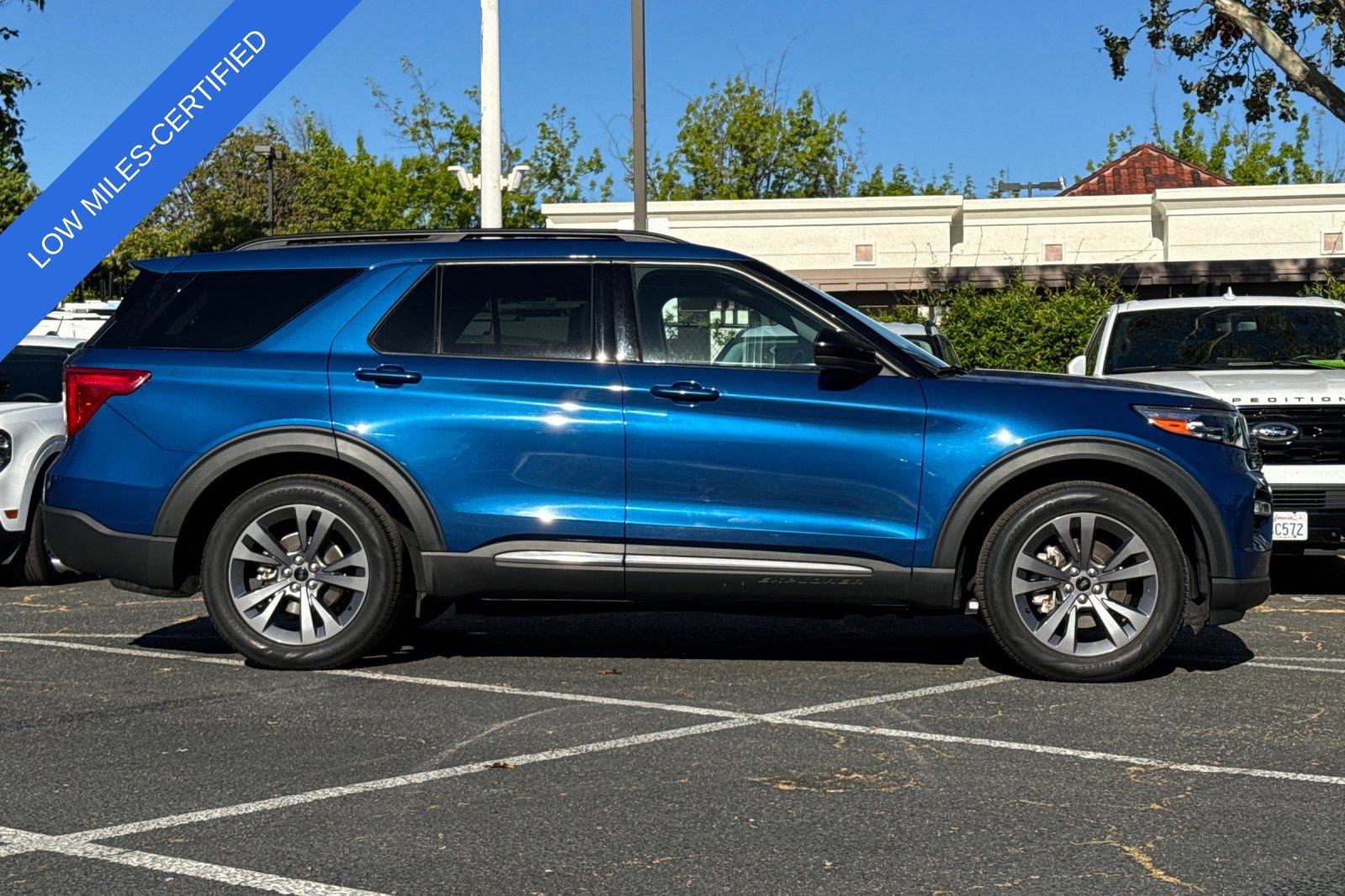 Certified 2022 Ford Explorer XLT w/ Equipment Group 202A RWD image 3