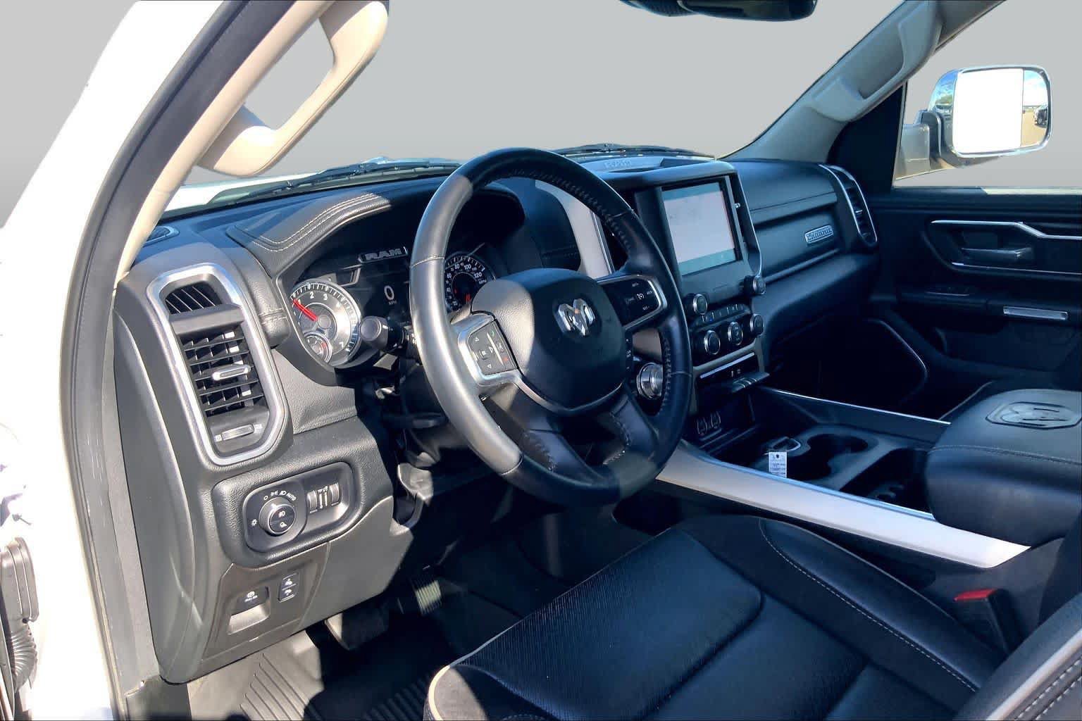 Used 2022 RAM 1500 Laramie AWD/4WD image 18