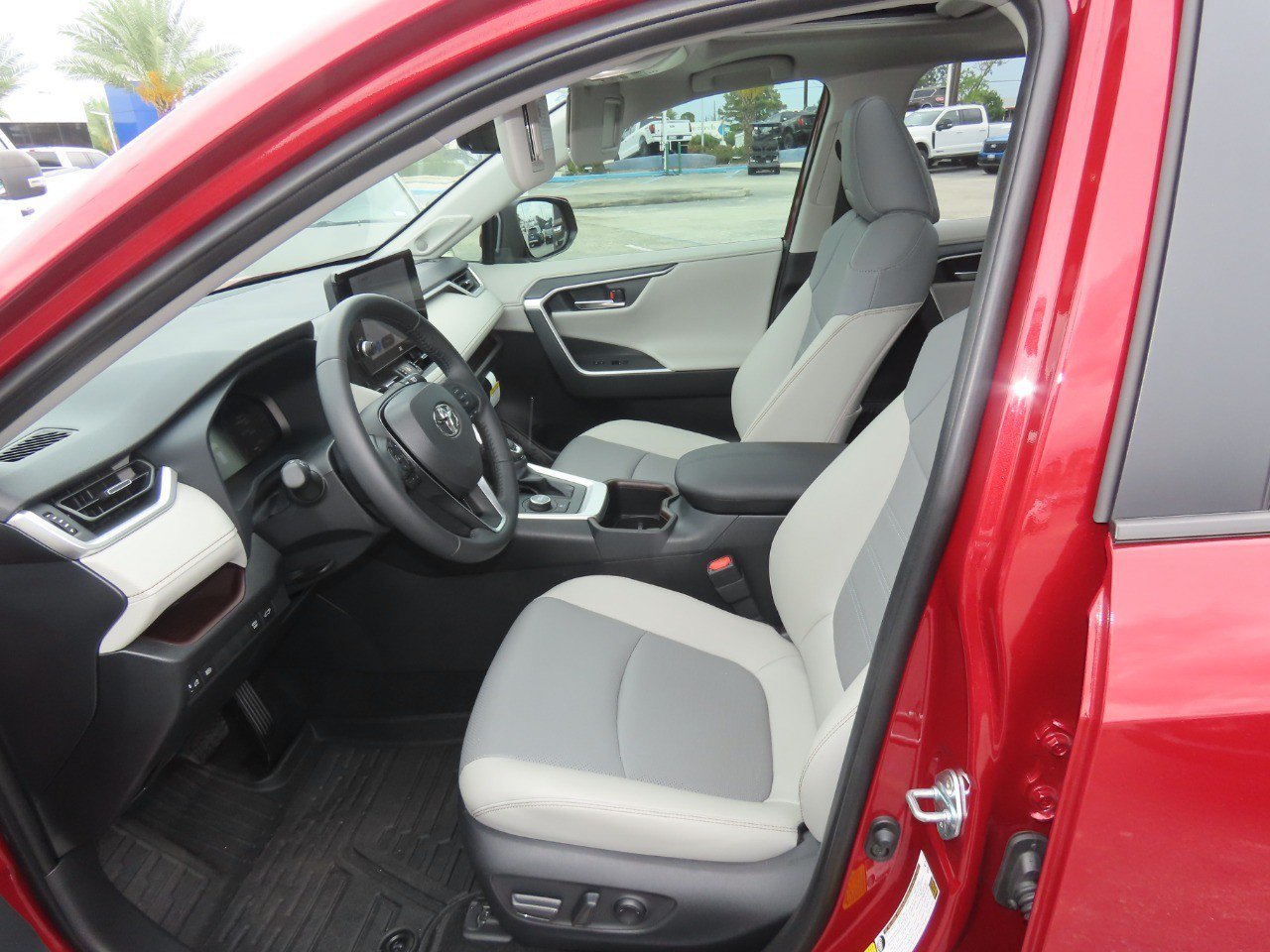 Used 2025 Toyota RAV4 Limited AWD/4WD image 26