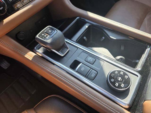 Used 2022 Nissan Pathfinder Platinum w/ Cargo Package AWD/4WD image 17