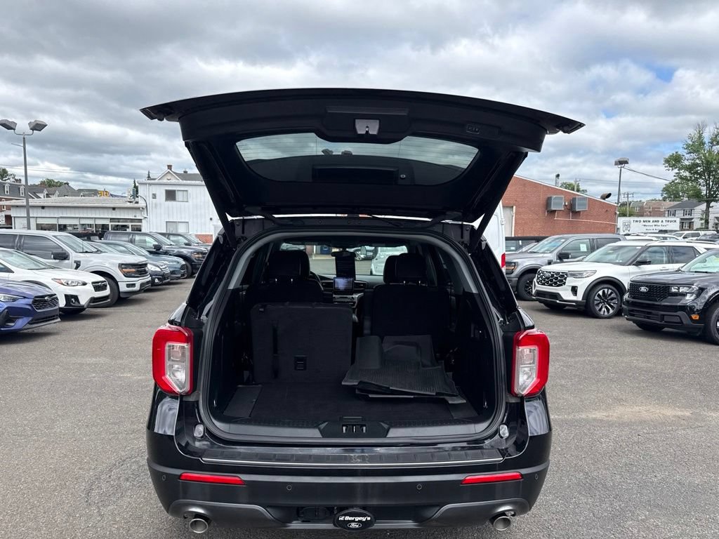 Certified 2023 Ford Explorer XLT w/ Equipment Group 202A AWD/4WD image 9