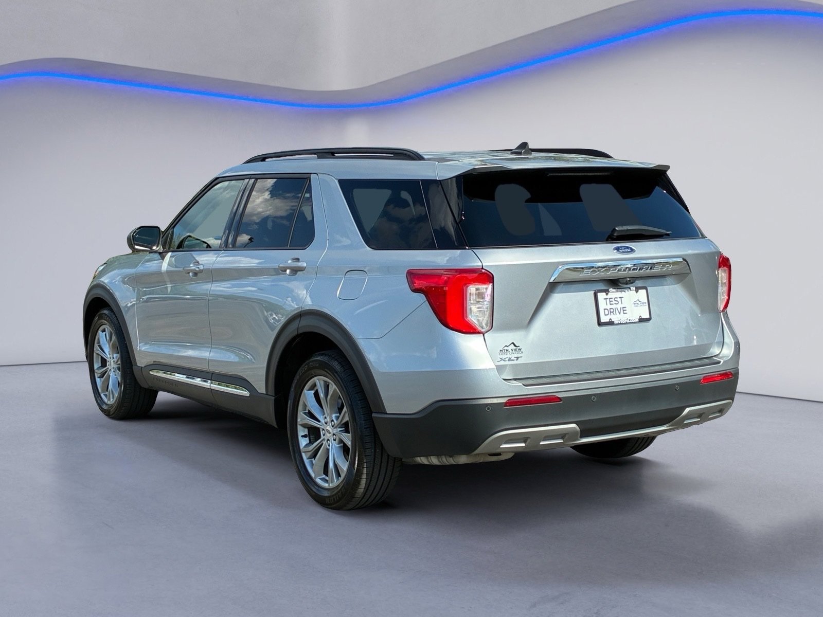 Certified 2021 Ford Explorer XLT w/ Equipment Group 202A RWD image 3