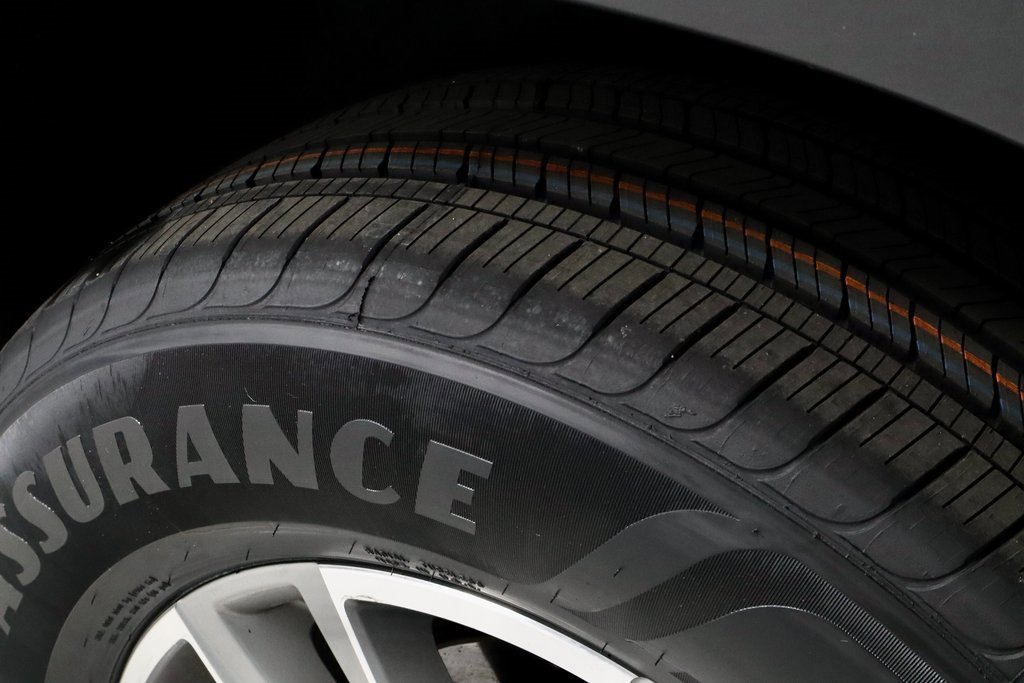 Used 2023 Chevrolet Traverse LT image 19