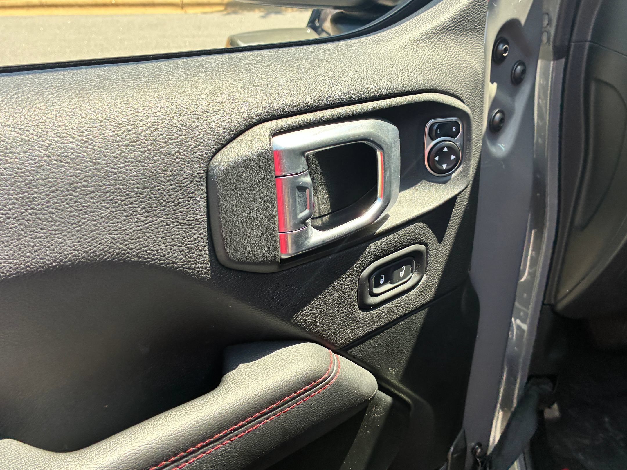 Used 2021 Jeep Gladiator Rubicon AWD/4WD image 12